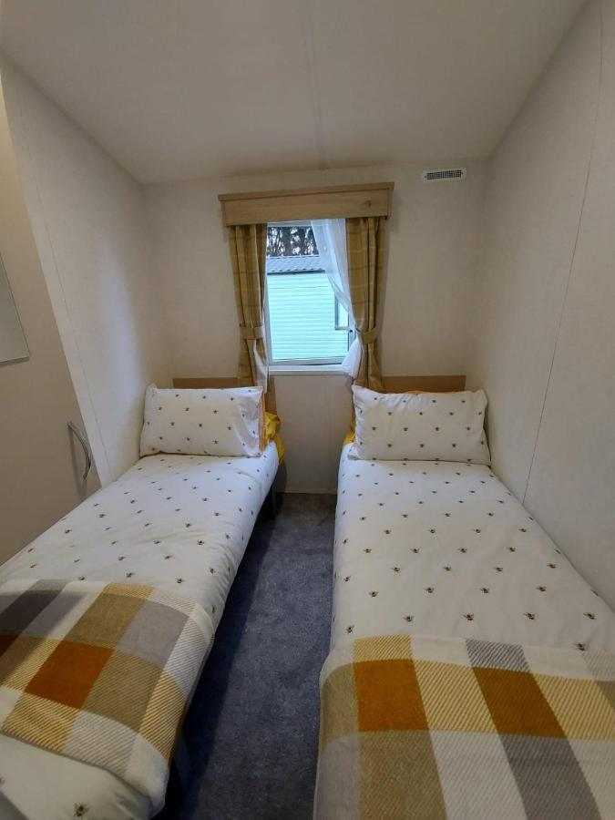 Woofles Luxury Caravan At Knaresborough Lido Екстериор снимка