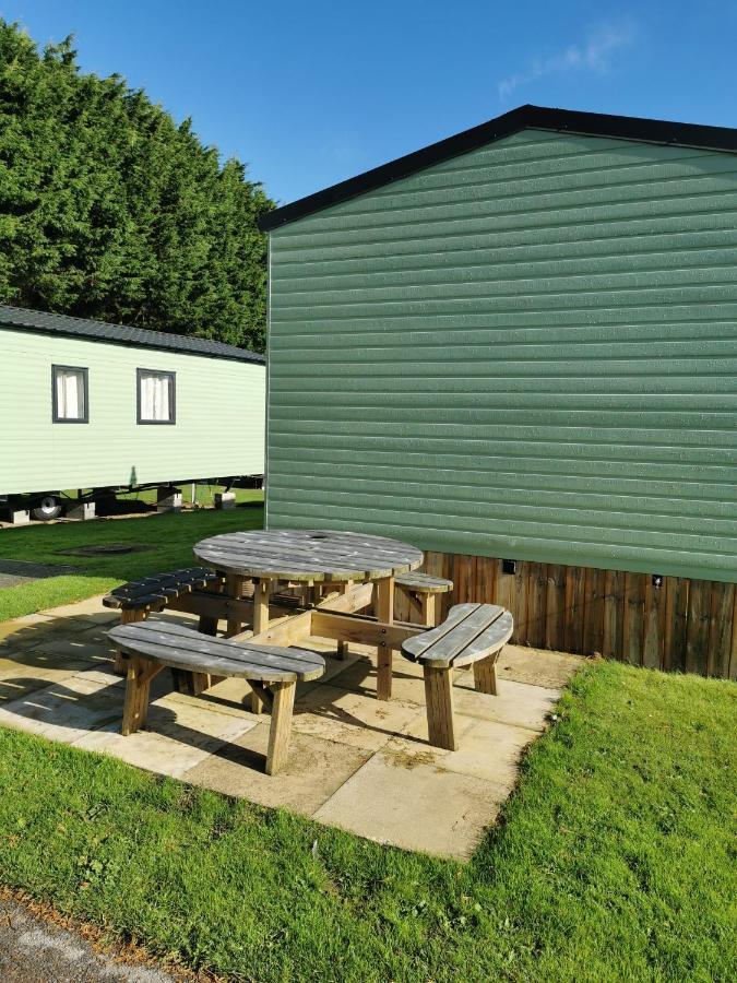 Woofles Luxury Caravan At Knaresborough Lido Екстериор снимка