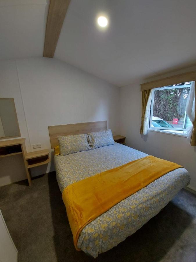 Woofles Luxury Caravan At Knaresborough Lido Екстериор снимка